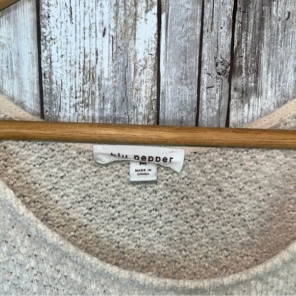 Blu Pepper Cream Fuzzy Crop Tank - Picture 4 of 4